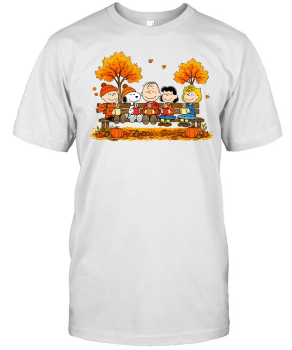 Peanuts Snoopy Autumn Fall Sitting On Bench Drinking Coffee Classic Men's T-shirt