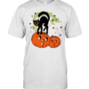 Vintage Retro Halloween Black Cat Hissing On Pumpkins  Classic Men's T-shirt