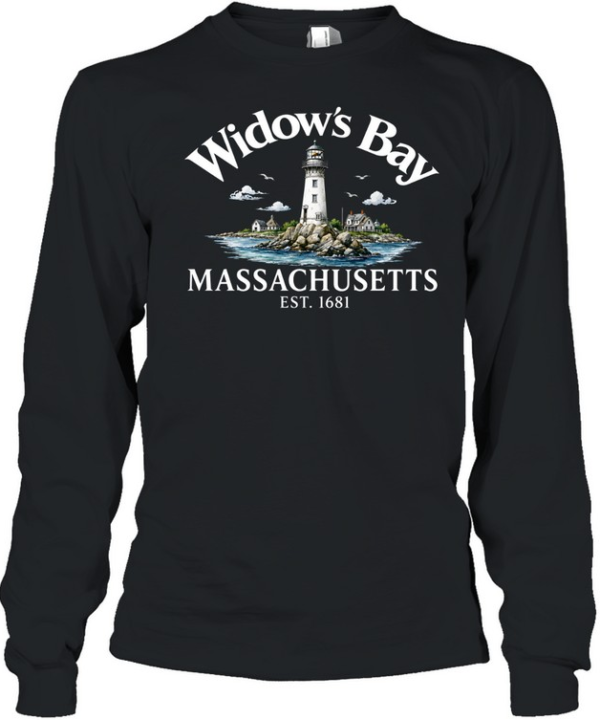 Widows Bay Massachusetts Est 1681 Vintage Coastal Lighthouse  Long Sleeved T-shirt